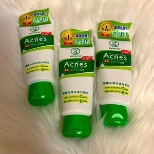 BNWOT mentholatum acne whitening facial scrub/wash